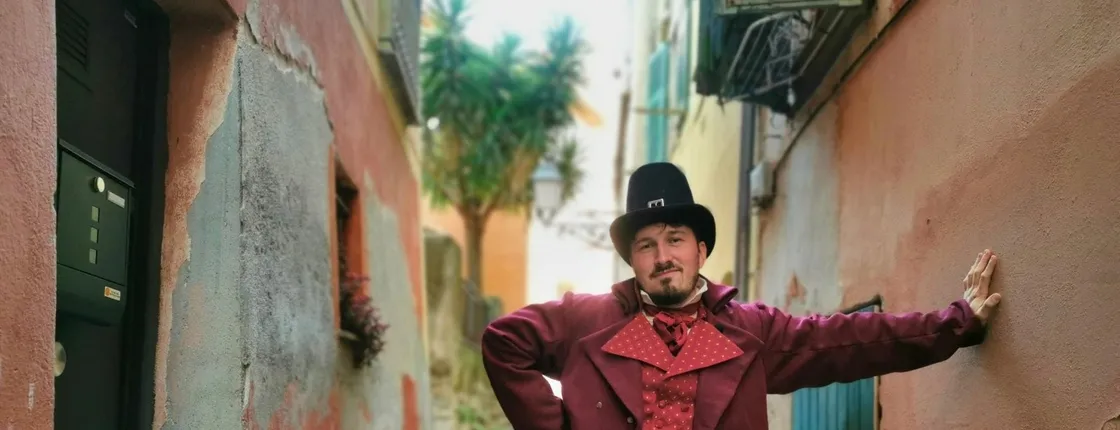 Old Nice guided walking tour with a 19th-century executioner