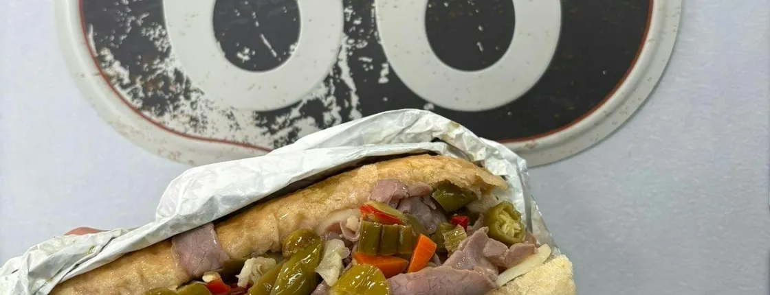 Chicago Loop District food tour with tastings and deep dish pizza