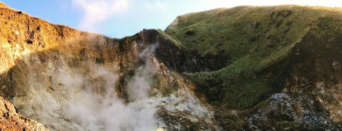 Full-Day Beitou and Yangmingshan Guided Tour from Taipei