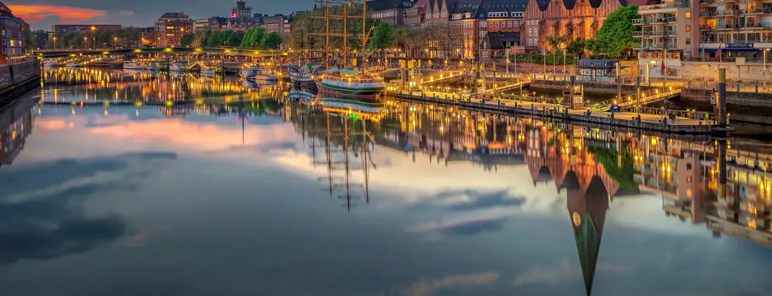 Self guided tour with interactive city game of Bremen