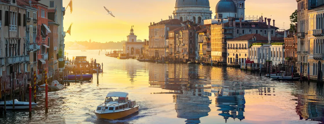 2-hour boat rental with driver and optional aperitif