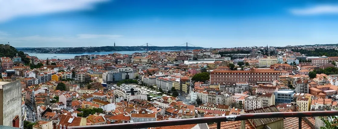 Lisbon tuk-tuk tour with Fado and food tasting
