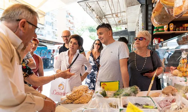 Small-group Street food tour in Asti