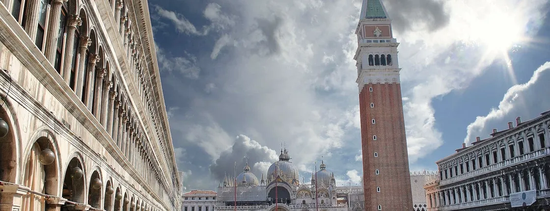 Venice Guided Walking Tour with Gondola Ride