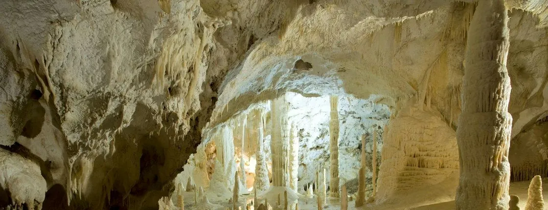 Frasassi Caves guided tour in Italian