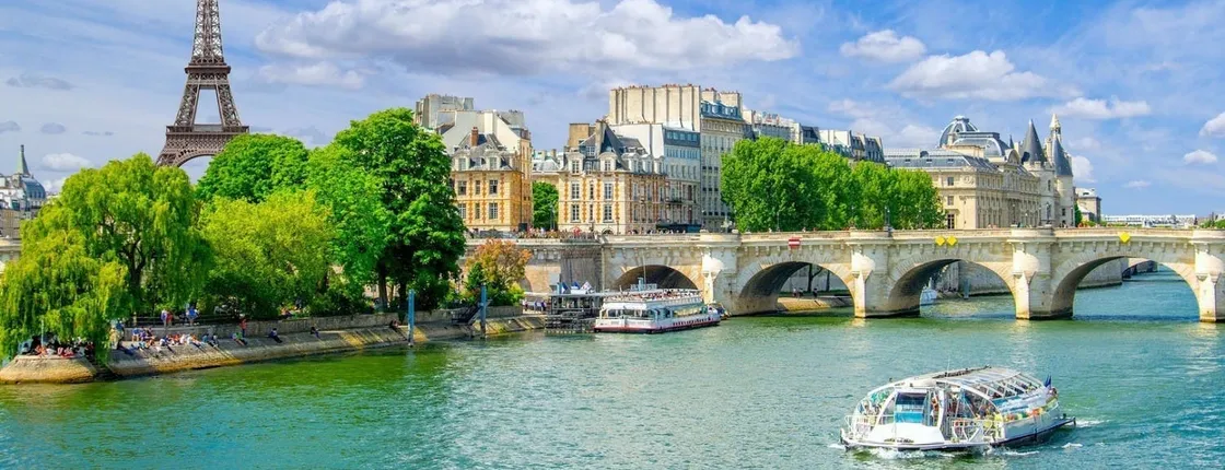 Batobus pass | Hop-on hop-off boat on the Seine