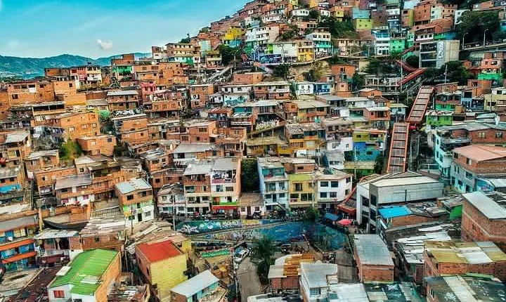 Comuna 13 Graffiti Tour with Street Food