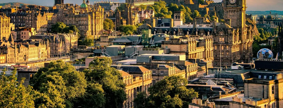 Edinburgh audio walking tour with Edinburgh Castle and city highlights