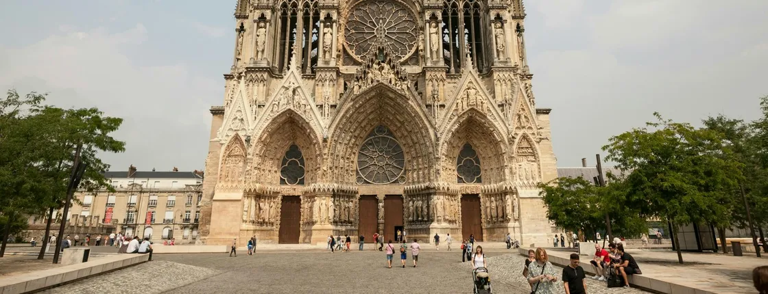 Reims audio walking tour with cathedral, basilica and royal heritage
