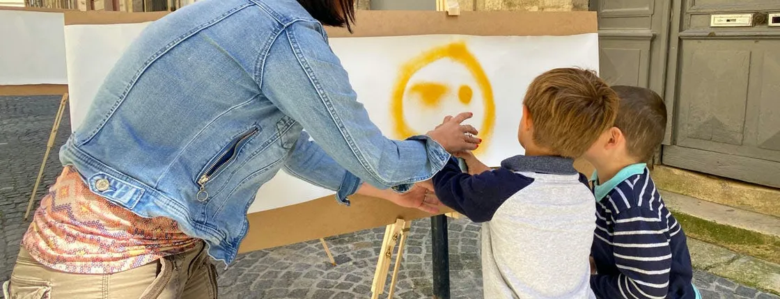 Small group guided tour and introduction to street art in Bordeaux