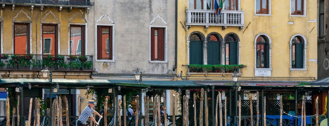 Private Off-the-Beaten-Track Gondola Tour in Venice