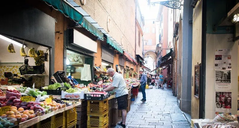 Market tour, cooking class and lunch or dinner at a Cesarina's home in Bologna