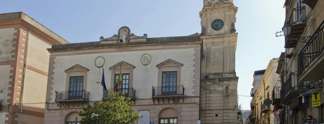 Walking tour through Corleone's history and nature