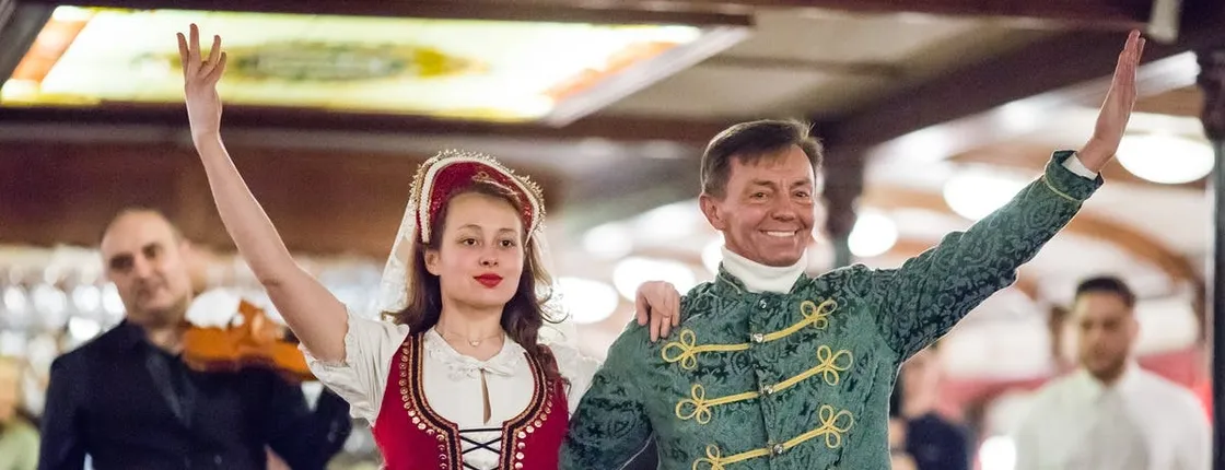 Dinner cruise on the Danube with folklore dance and live music