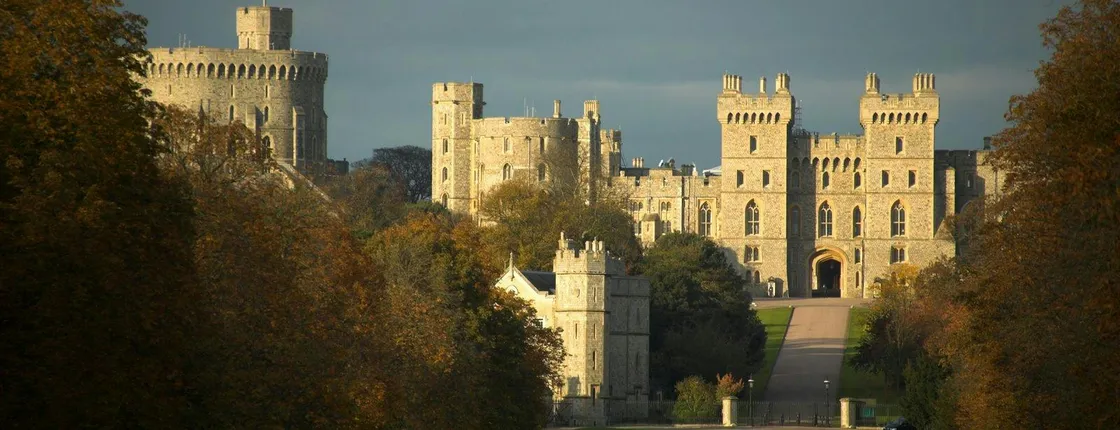Stonehenge and Windsor Castle guided tour from London