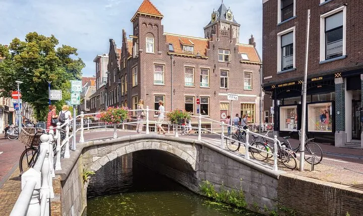 Delft Quest: The Blue Pottery Mystery of Old Delft