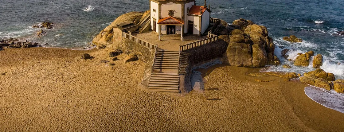 Full-day Aveiro, Costa Nova and Capelha da Pedra tour from Porto