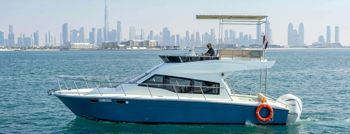 Rent a 40-foot boat and experience Dubai with luxury