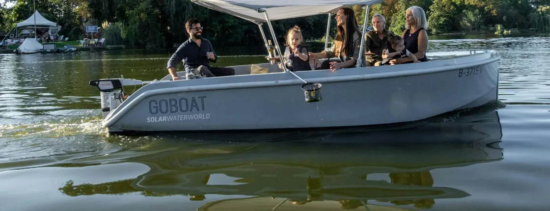 3 Hour Boat Rental Sightseeing Experience in Berlin