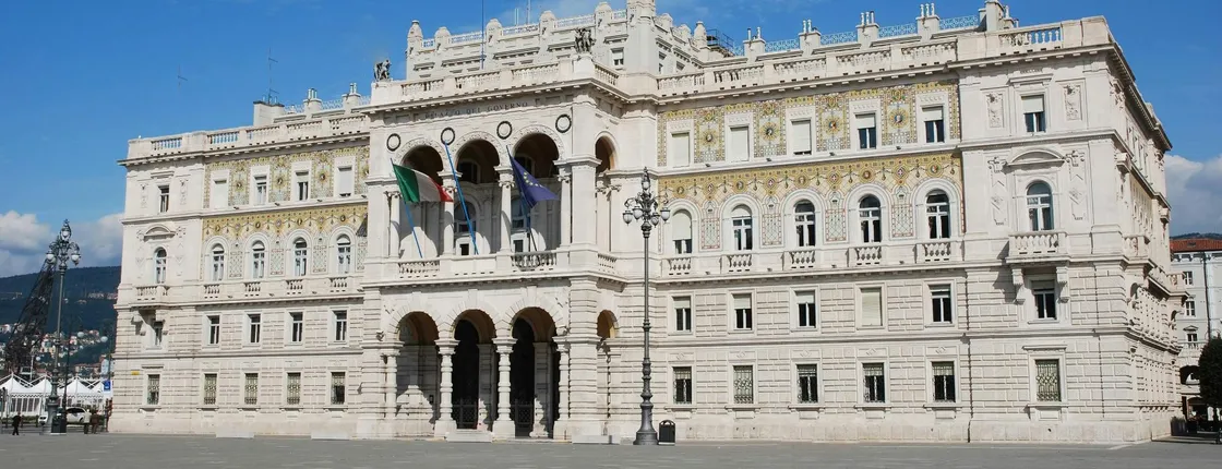 Half-day guided tour of Trieste with panoramic bus tour