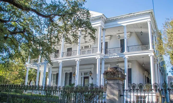 New Orleans Garden District History Walking Tour