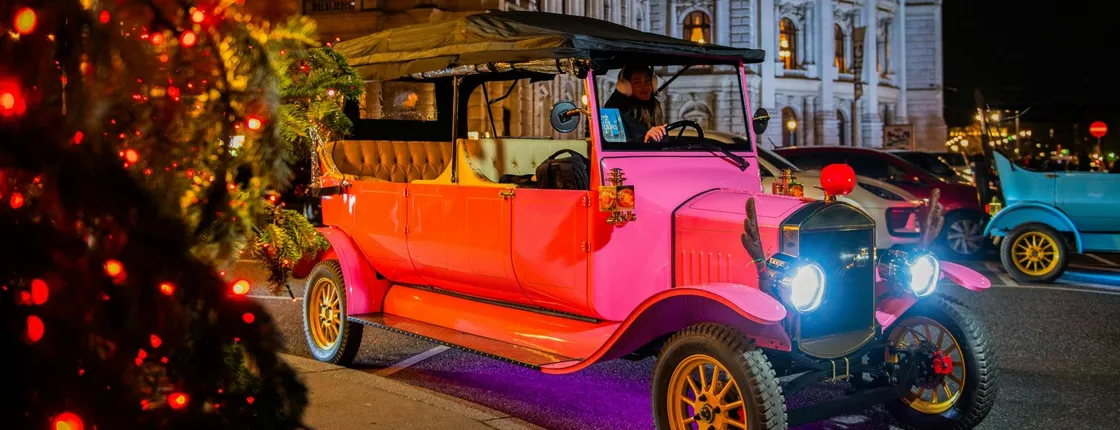 Tour of three Christmas markets in Vienna in an electric classic car