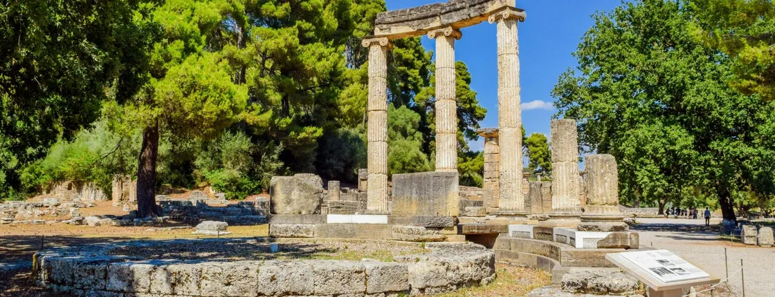 Guided tour of ancient Olympia with digital interactive visit