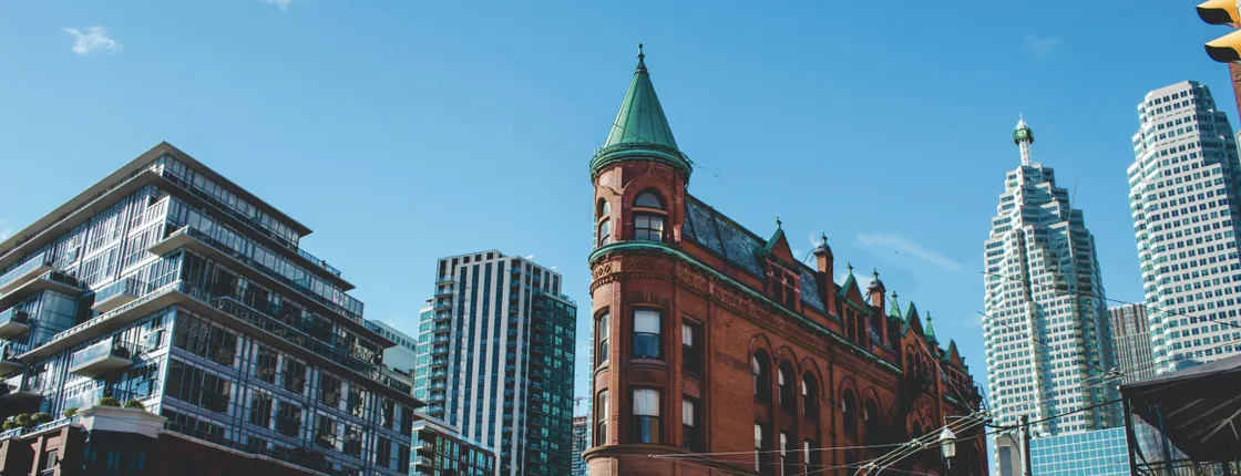 Private kickstart Toronto walking tour with local guide