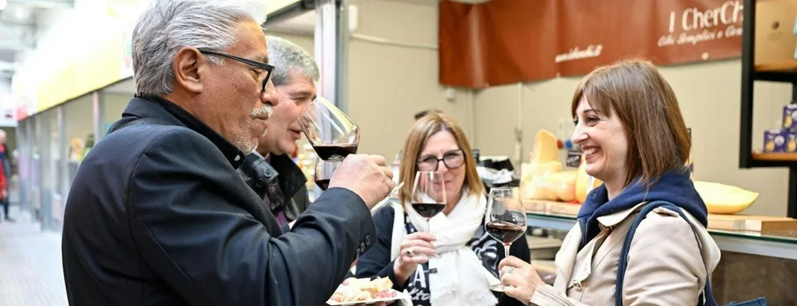 City market food tour with tastings in Cagliari