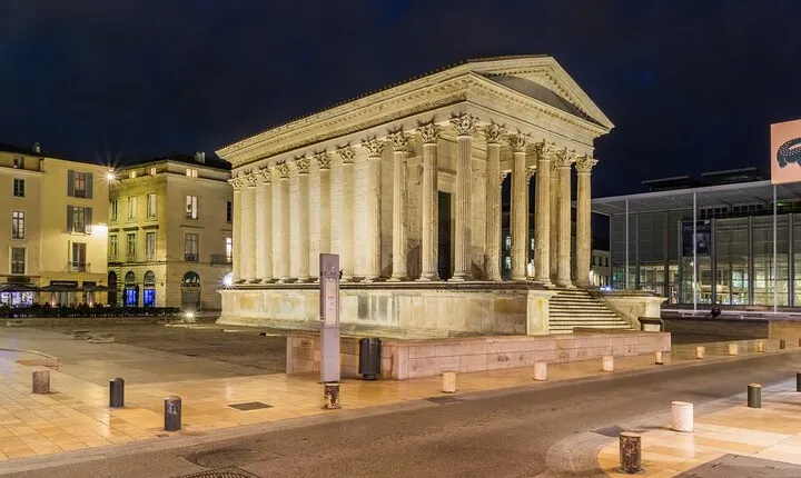 A Private Guided Historical and Cultural Tour in Nîmes 