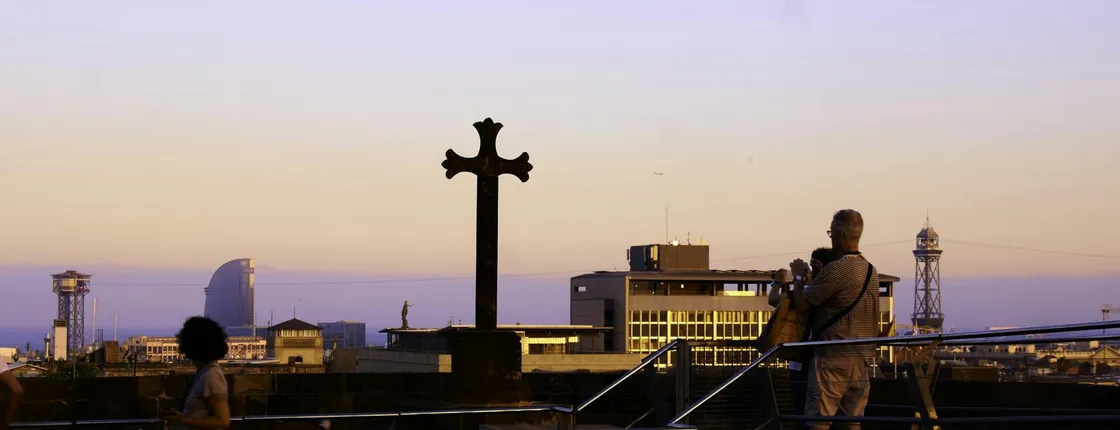 Barcelona Cathedral: Sunrise Tour and Traditional Breakfast
