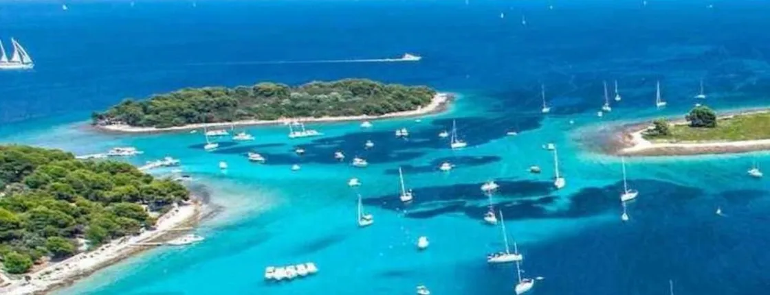 Three islands boat tour from Split including lunch