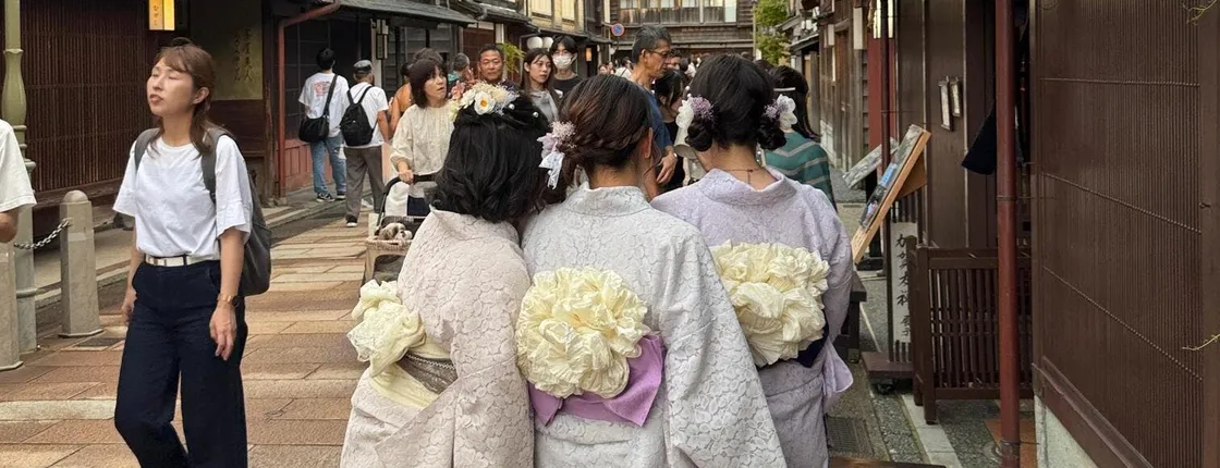 Shirakawago and Kanazawa guided day tour from Osaka