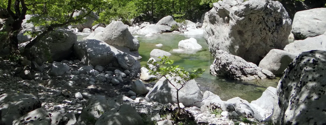 Zagoria, Vikos Gorge, Ioannina and Monodentri full-day tour