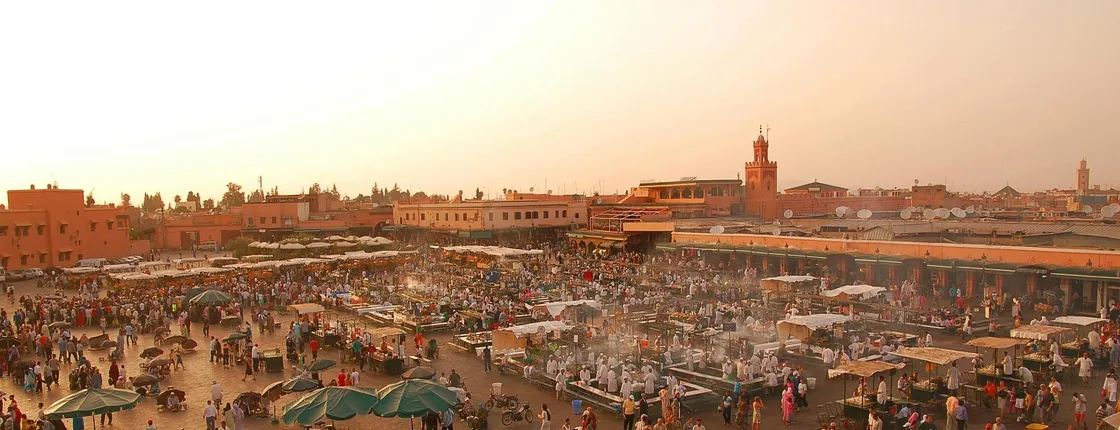 Marrakech Guided Tour by Night with Moroccan Dinner