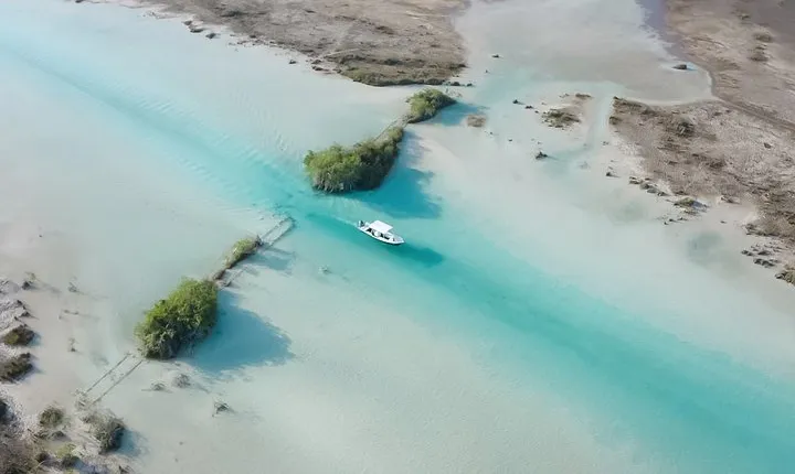 Tour en barco por Bacalar y visita a Cenotes