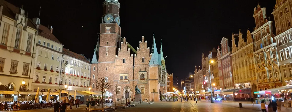 Wrocław evening walk through the Old Town along the gas lantern trail