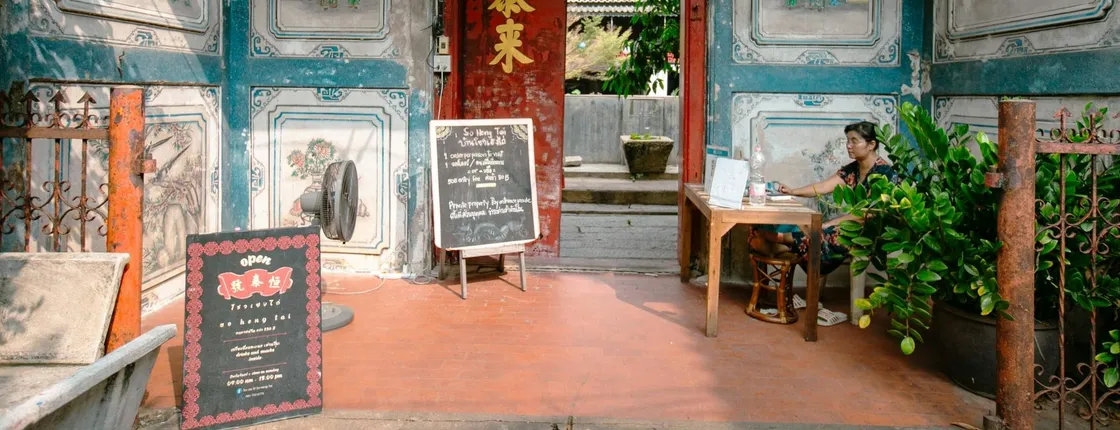 Talad Noi Community Tour and Flower Market