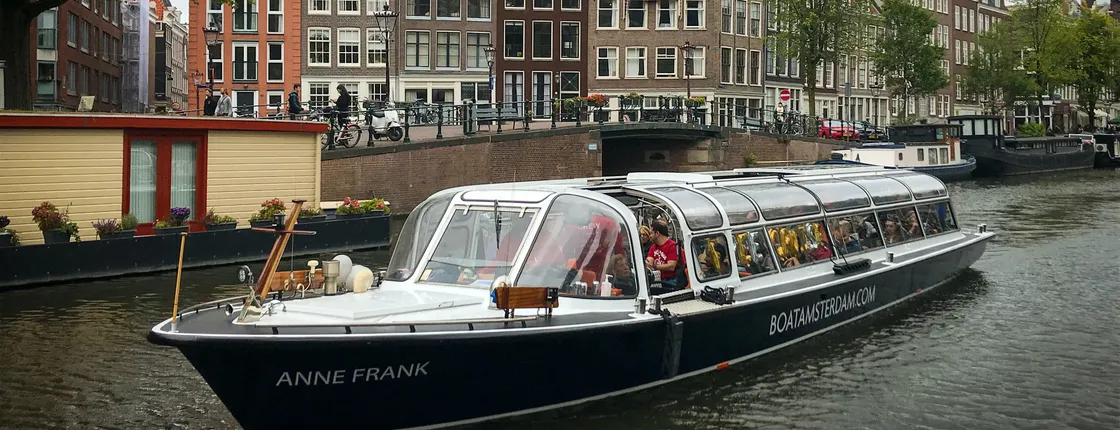 Amsterdam standard canal cruise with audio guided tour