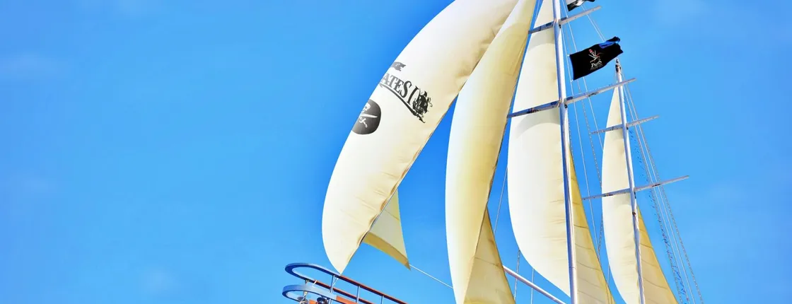 Hurghada, Pirate Yacht and Submarine Combo Visit from Luxor with Lunch