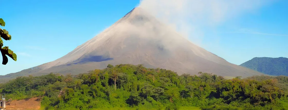 4-day Arenal and Monteverde tour with sloth walk and cloud forest