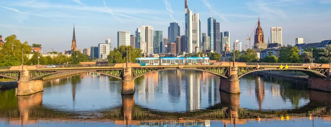 Frankfurt's most photogenic spots tour with a local guide
