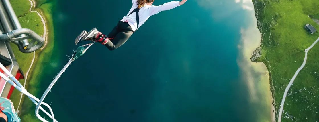 Bungy Jumping Experience on the Stockhorn in Switzerland