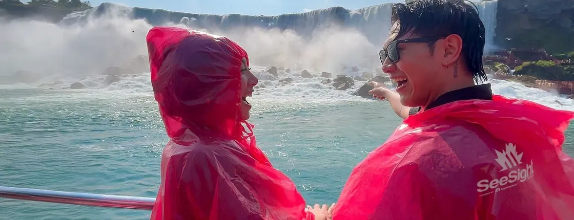 Niagara Falls Canada small-group walking tour with cruise