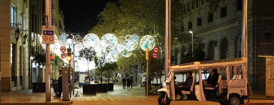 Barcelona Christmas Lights Tour on a Private Eco Tuk Tuk