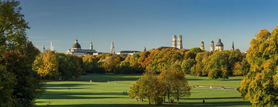 Guided bike tour through Munich with English Garden and Isar meadows