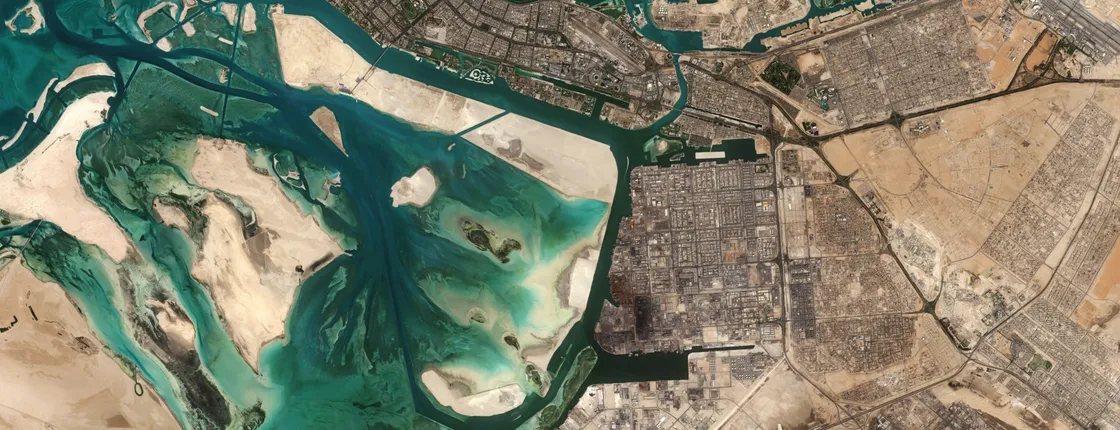 Abu Dhabi self-guided audio walking tour of Mina Zayed