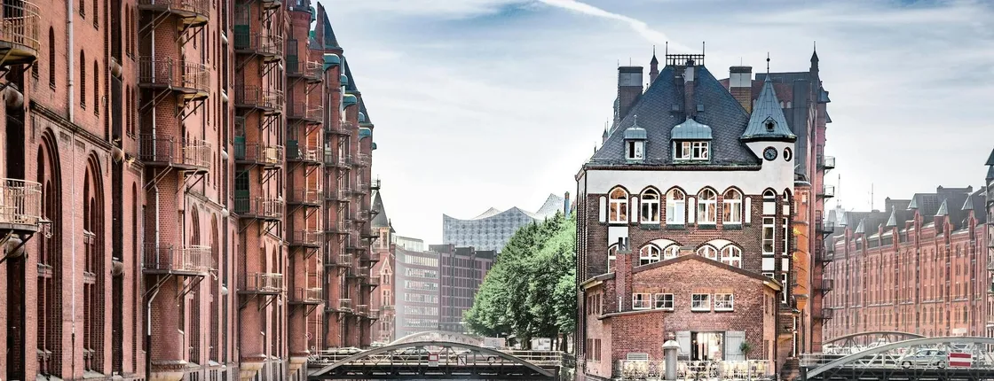 Hamburg self-guided city walk with audio guide