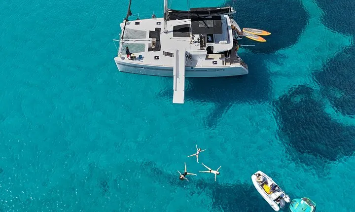 Heraklion: Dia Island Catamaran Cruise with Water Sports