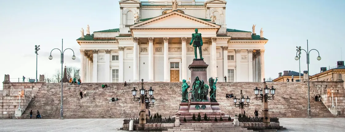 90-minute Helsinki photo walk with local guide